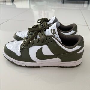 Nike Dunk Low Sneakers